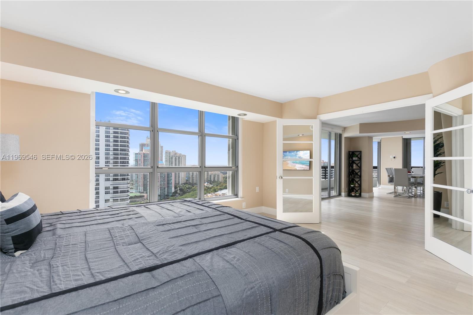 MYSTIC POINTE TOWER 400 C - Residential