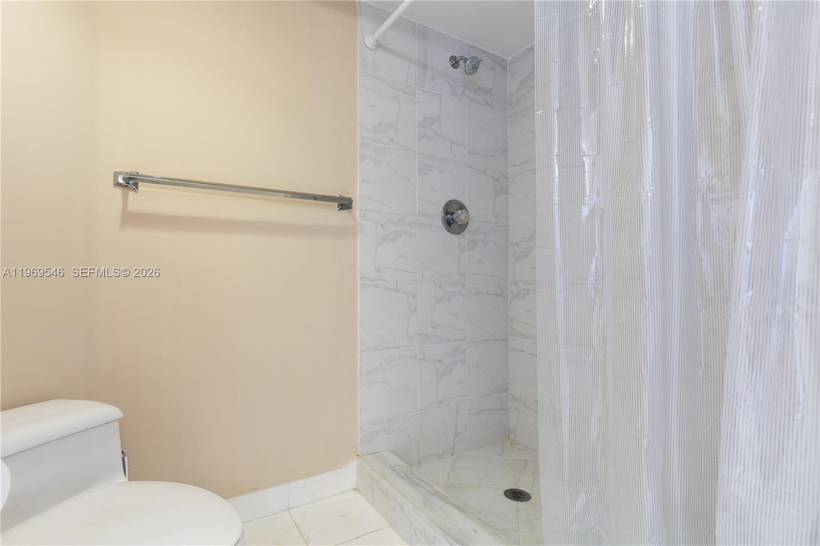 MYSTIC POINTE TOWER 400 C - Residential