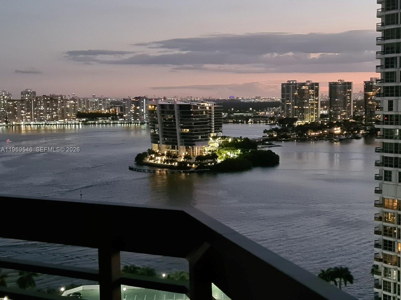 MYSTIC POINTE TOWER 400 C - Residential