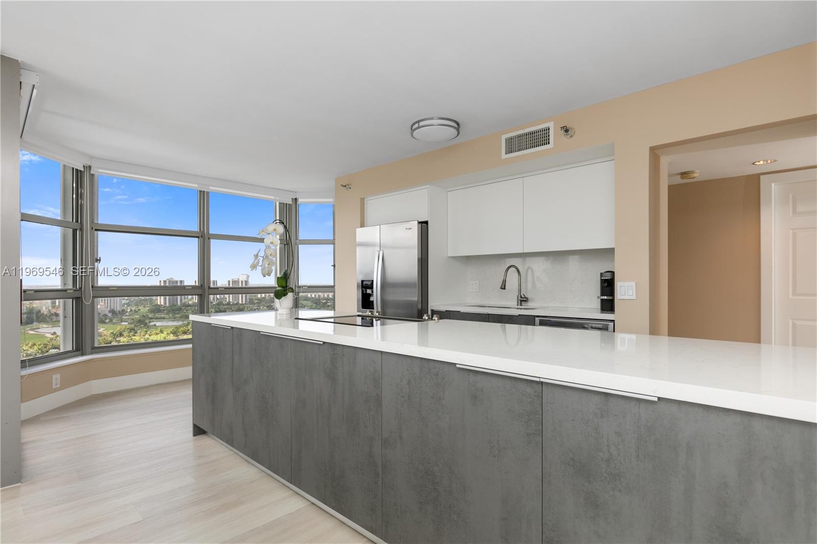MYSTIC POINTE TOWER 400 C - Residential