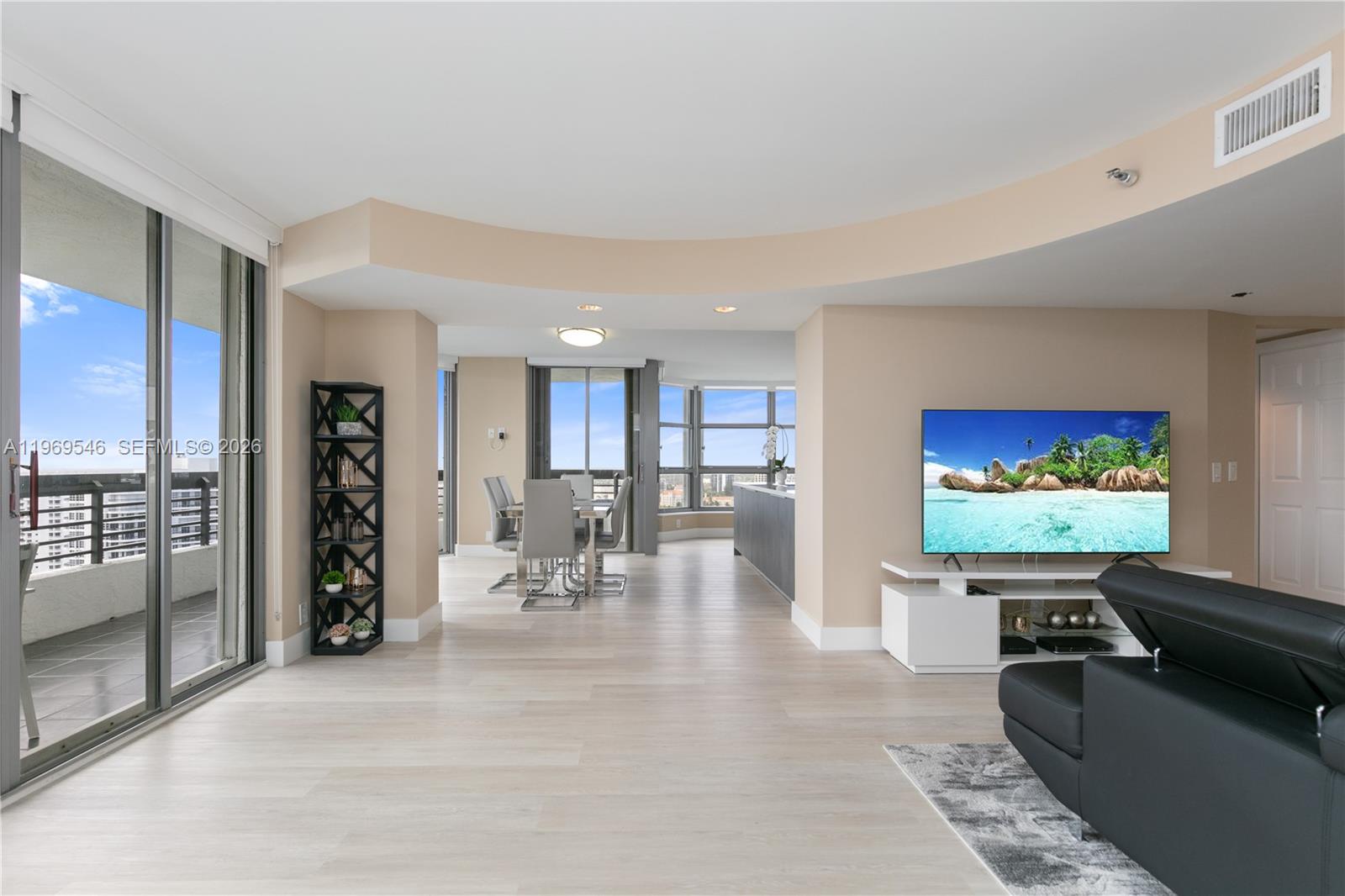 MYSTIC POINTE TOWER 400 C - Residential