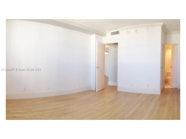 RESIDENCES ON HOLLYWOOD B - Residential Lease