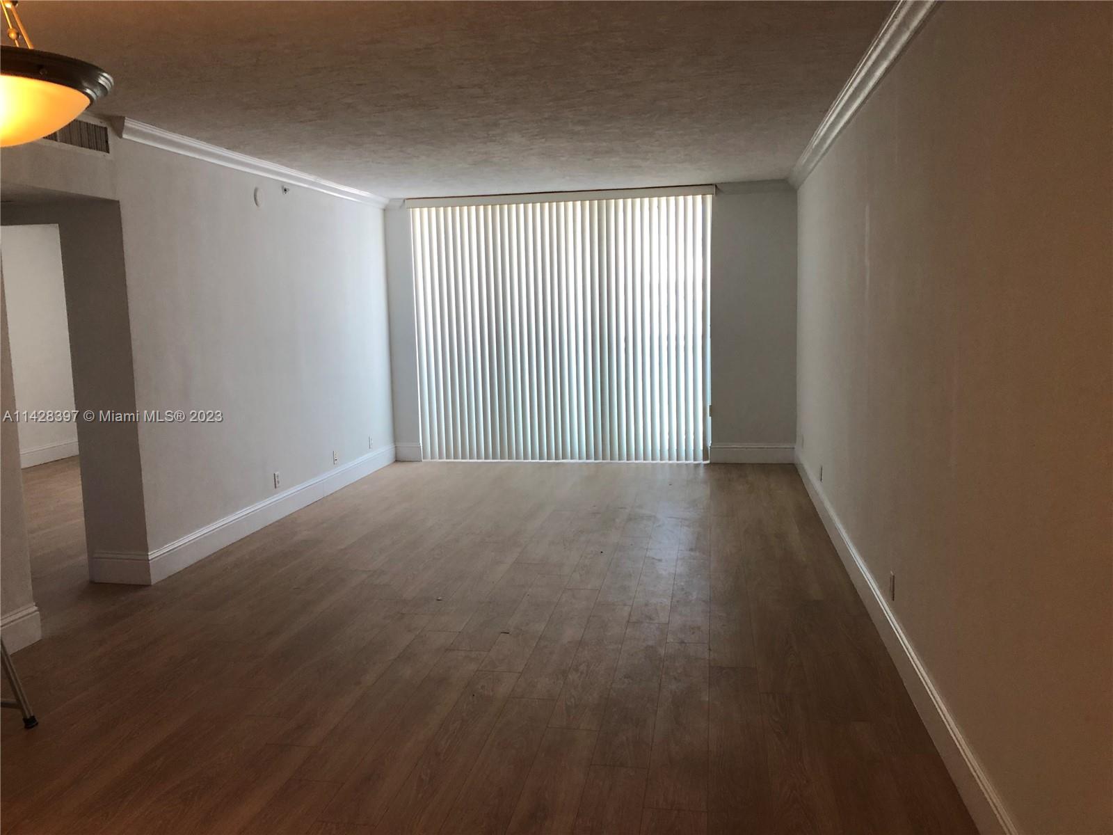 RESIDENCES ON HOLLYWOOD B - Residential Lease