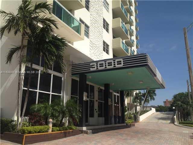 RESIDENCES ON HOLLYWOOD B - Residential Lease