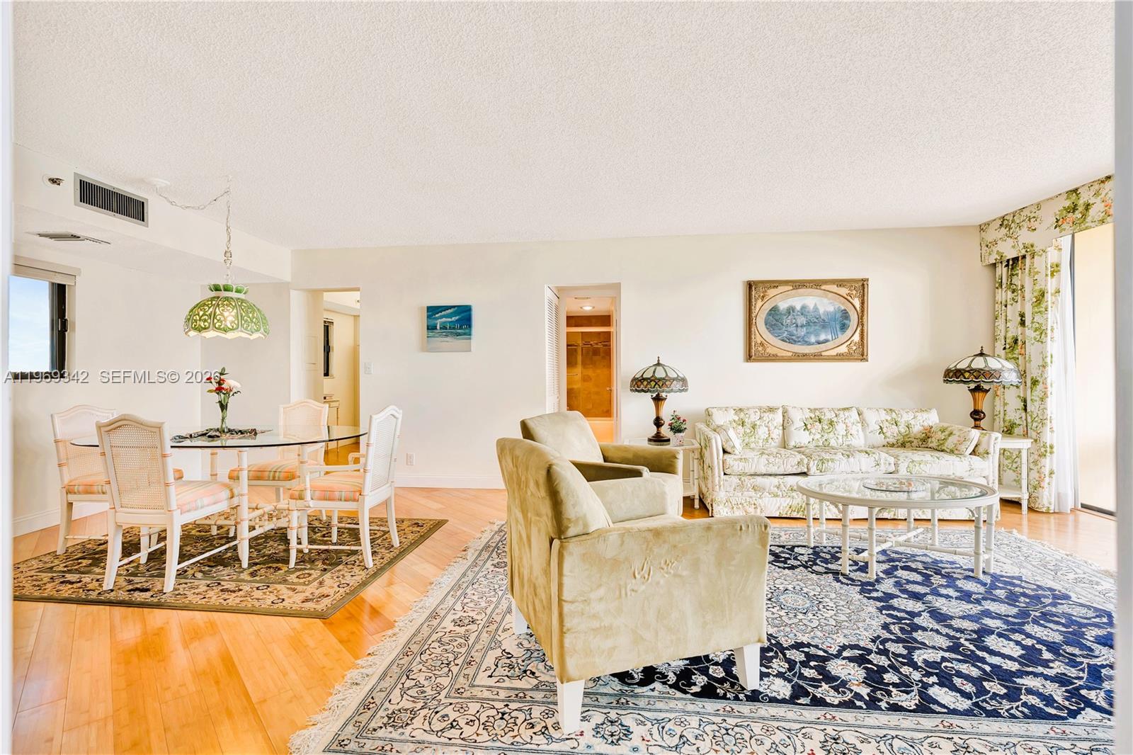 OCEAN TRAIL - Residential