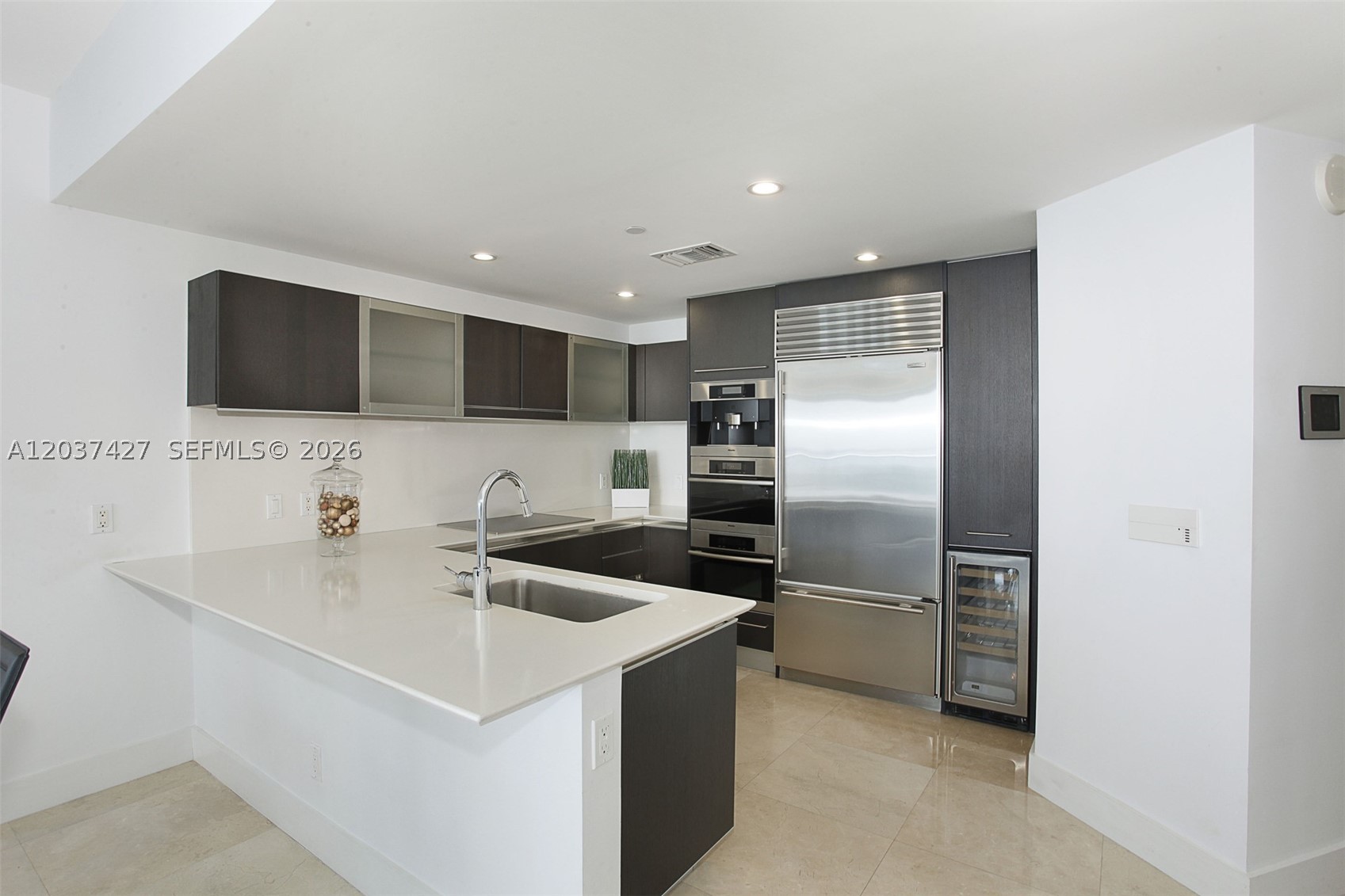 JADE BEACH CONDO - Residential Lease