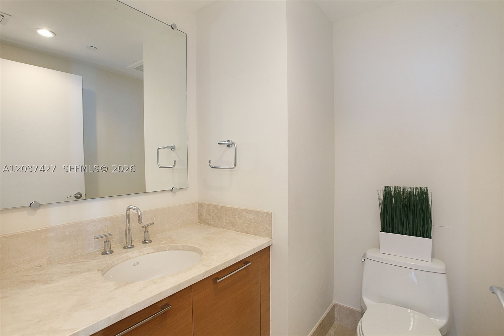 JADE BEACH CONDO - Residential Lease