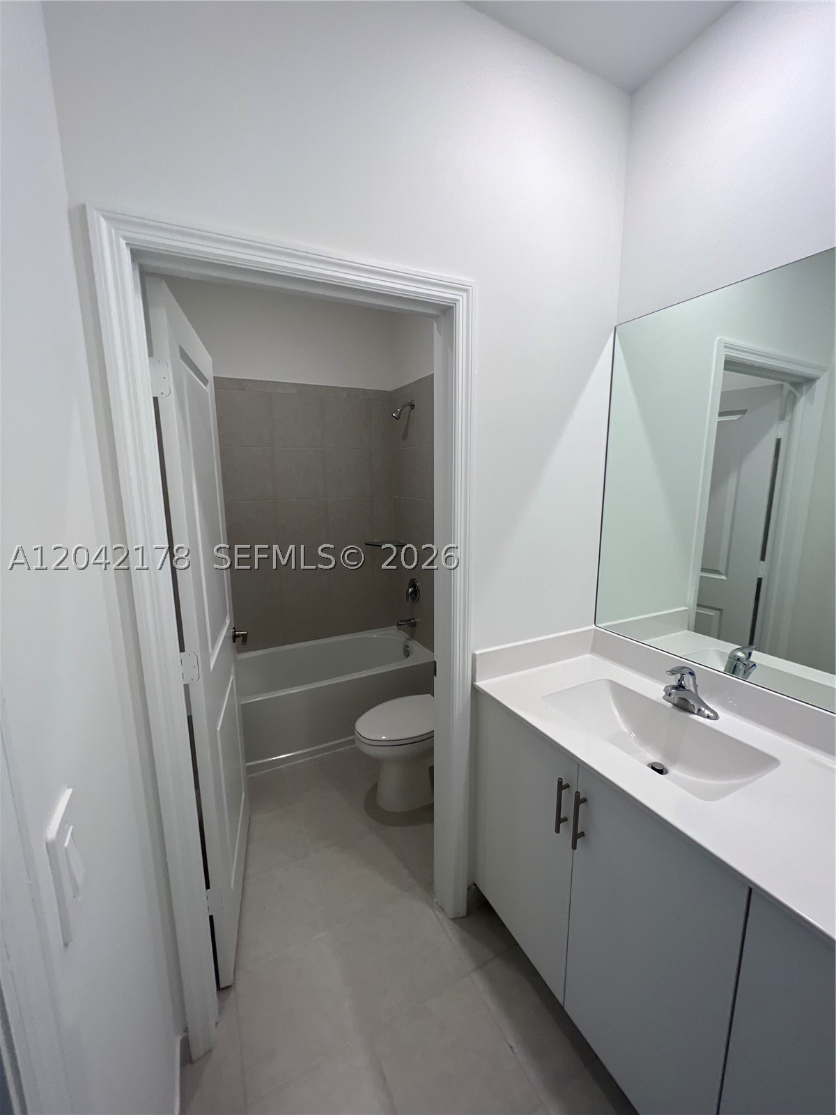 ESTATES AT SILVER PALM - Residential Lease