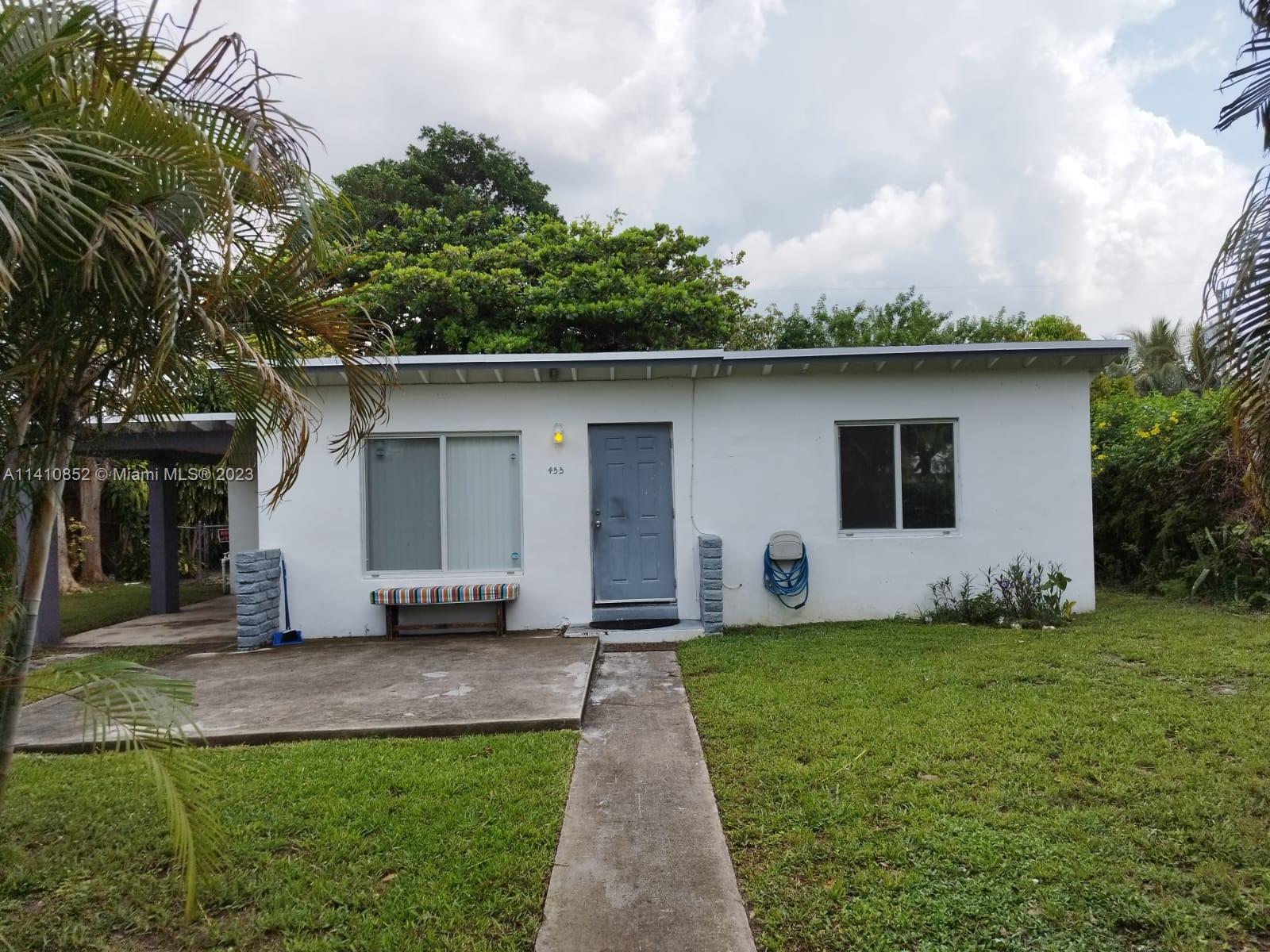 Absolutely gorgeous, and spacious single home Features an open living space perfect for entertaining, Open integrated kitchen lots of windows, providing plenty of natural lighting, walk-in closet and a large garden.it also has a great carpot.
As per the owner request the applicants should have a clean background and also a good credit score!no subleasing is allowed,short terms or long.owner will terminate the lease if tenants are found doing it.
Just 1 min from I-95,close to biscayne blvd,North miami Downtown Aventura mall,15 minutes from miami international airport.