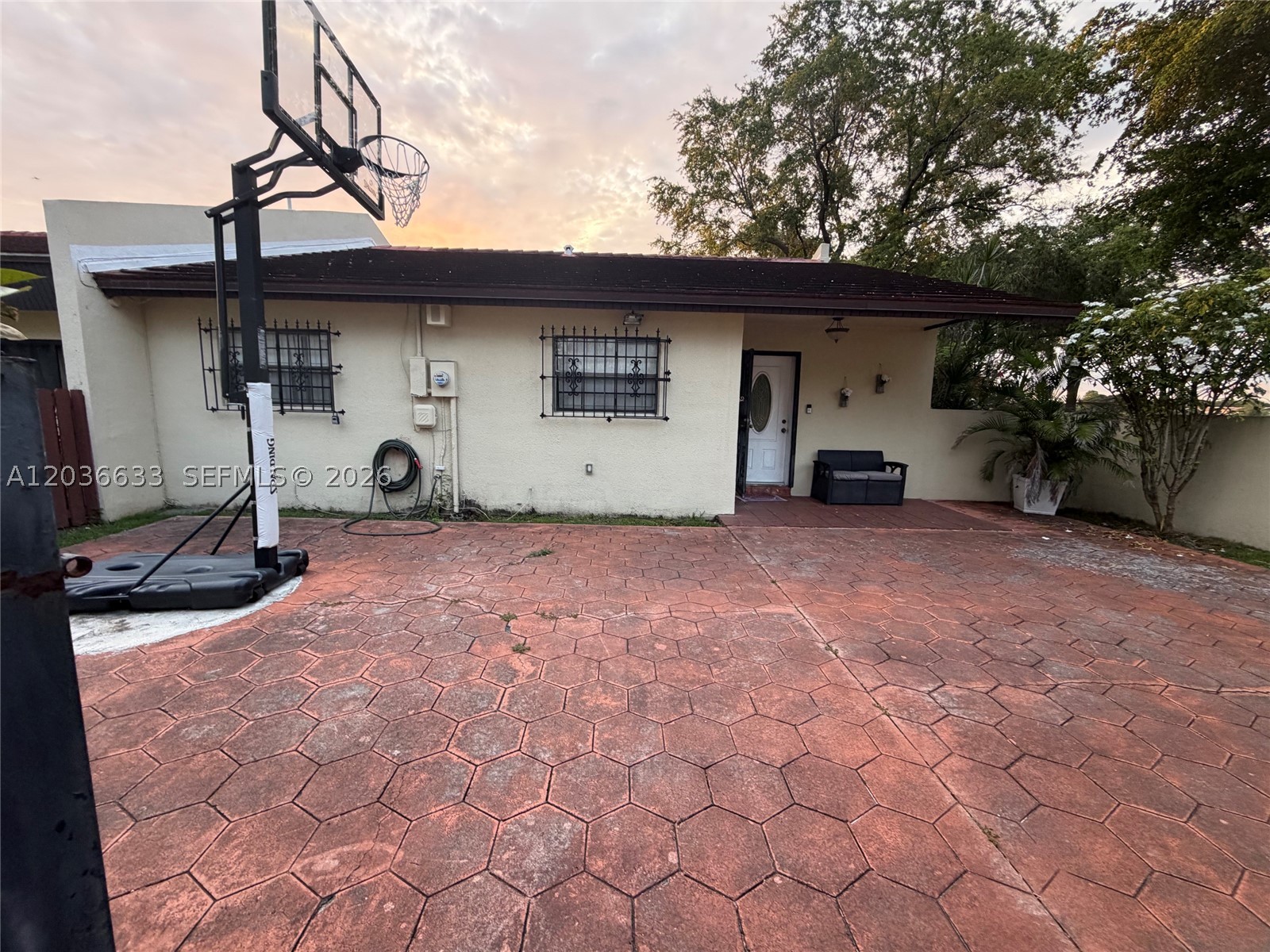 GROVES VILLAS - Residential Lease