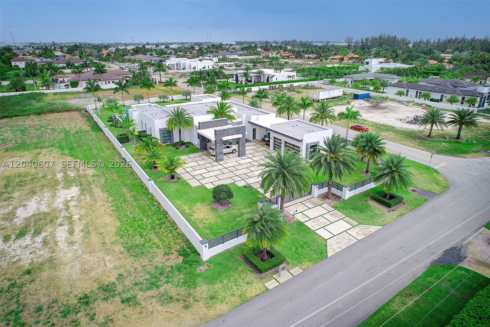 LOS JARDINES ESTATES - Residential