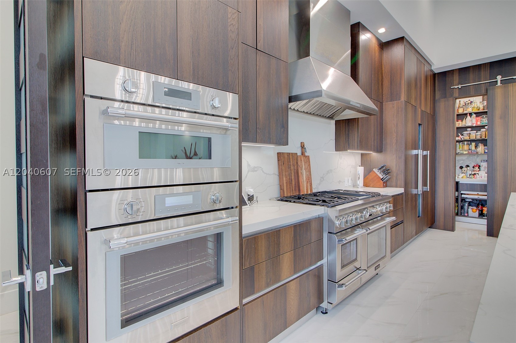 LOS JARDINES ESTATES - Residential