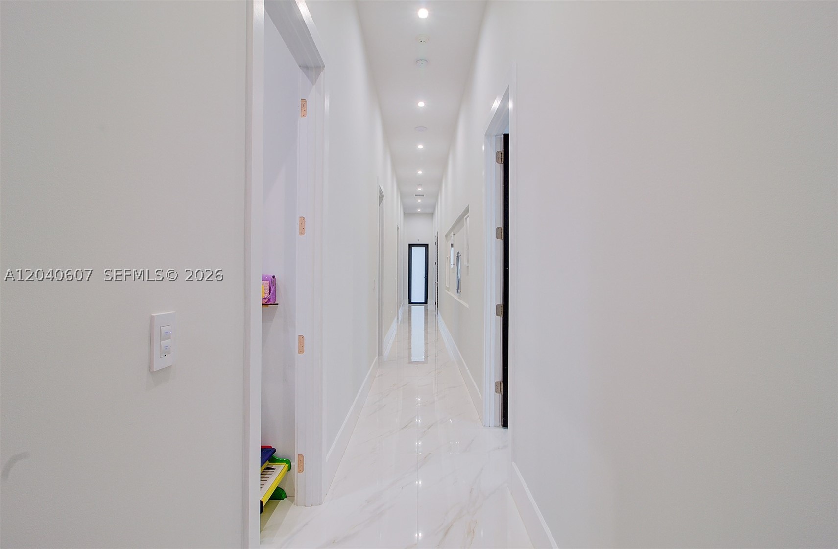 LOS JARDINES ESTATES - Residential