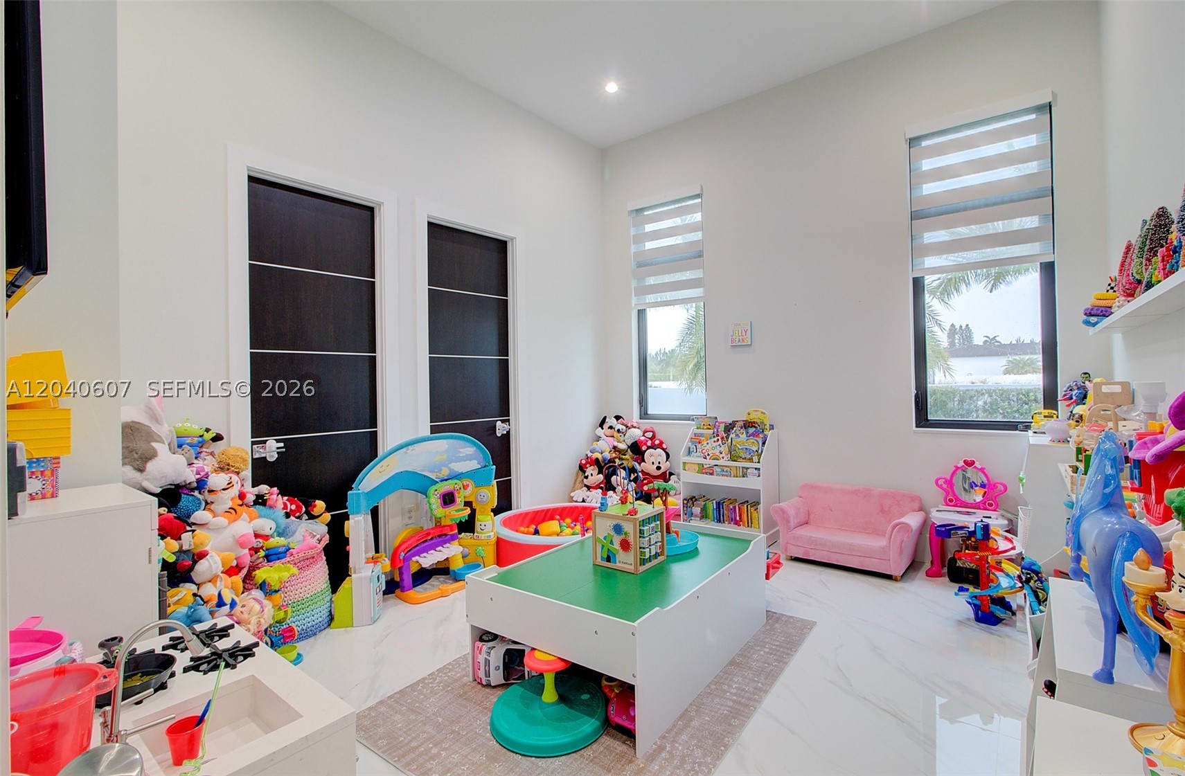 LOS JARDINES ESTATES - Residential