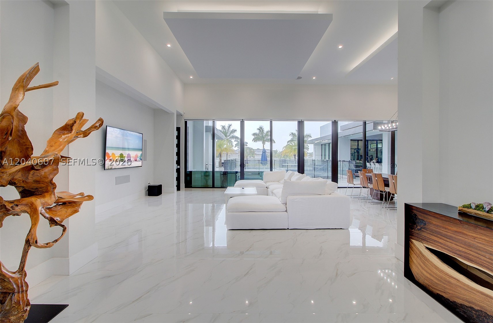 LOS JARDINES ESTATES - Residential