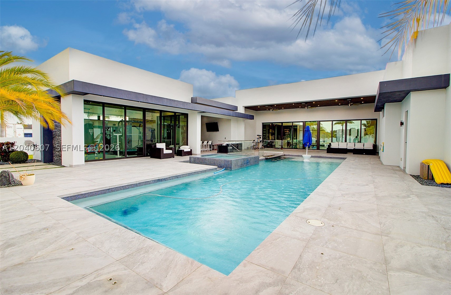 LOS JARDINES ESTATES - Residential