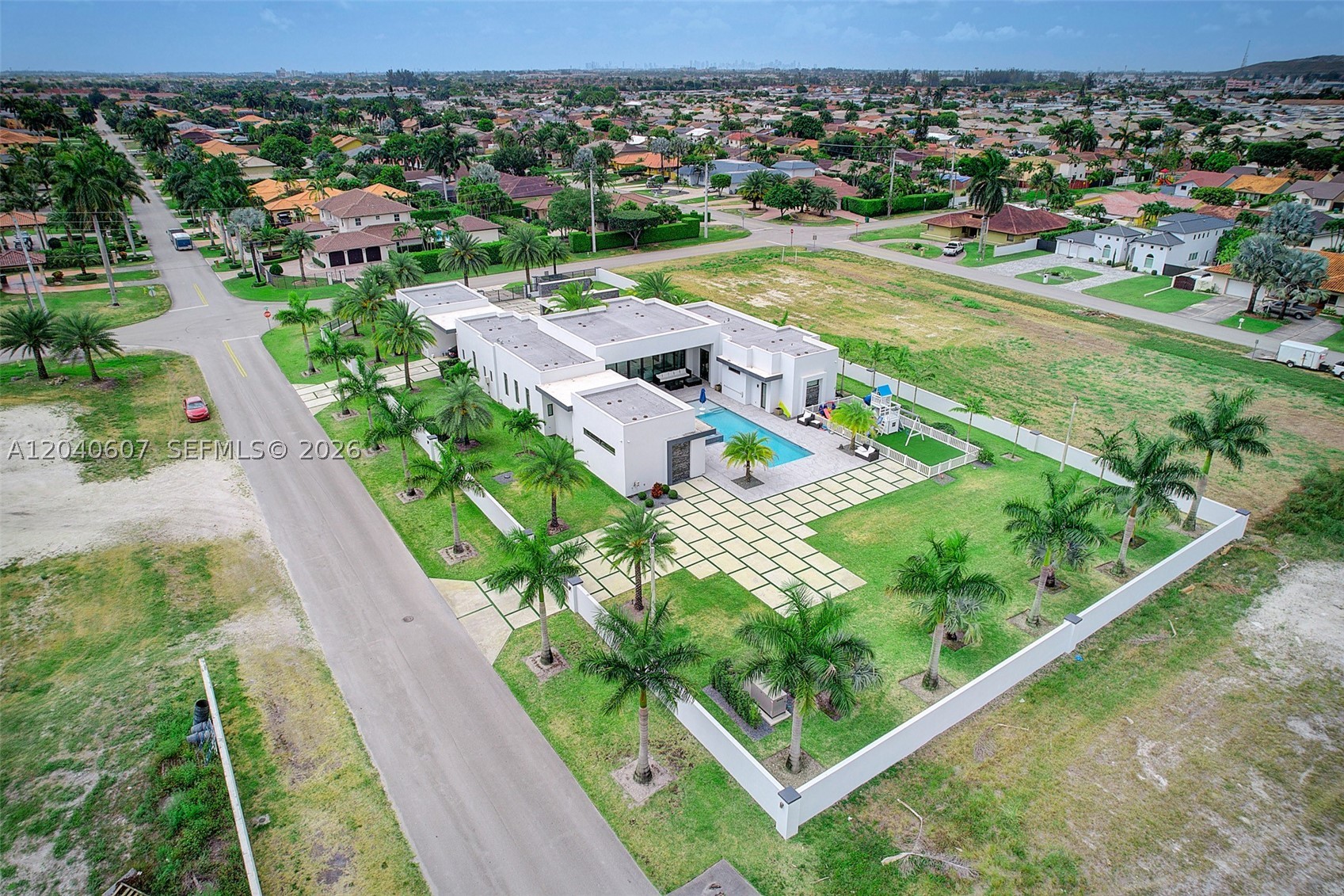 LOS JARDINES ESTATES - Residential
