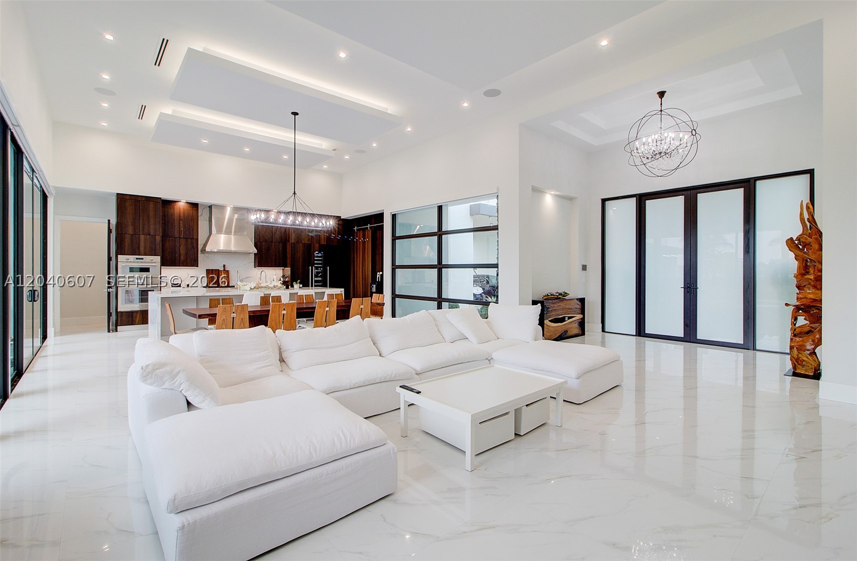 LOS JARDINES ESTATES - Residential