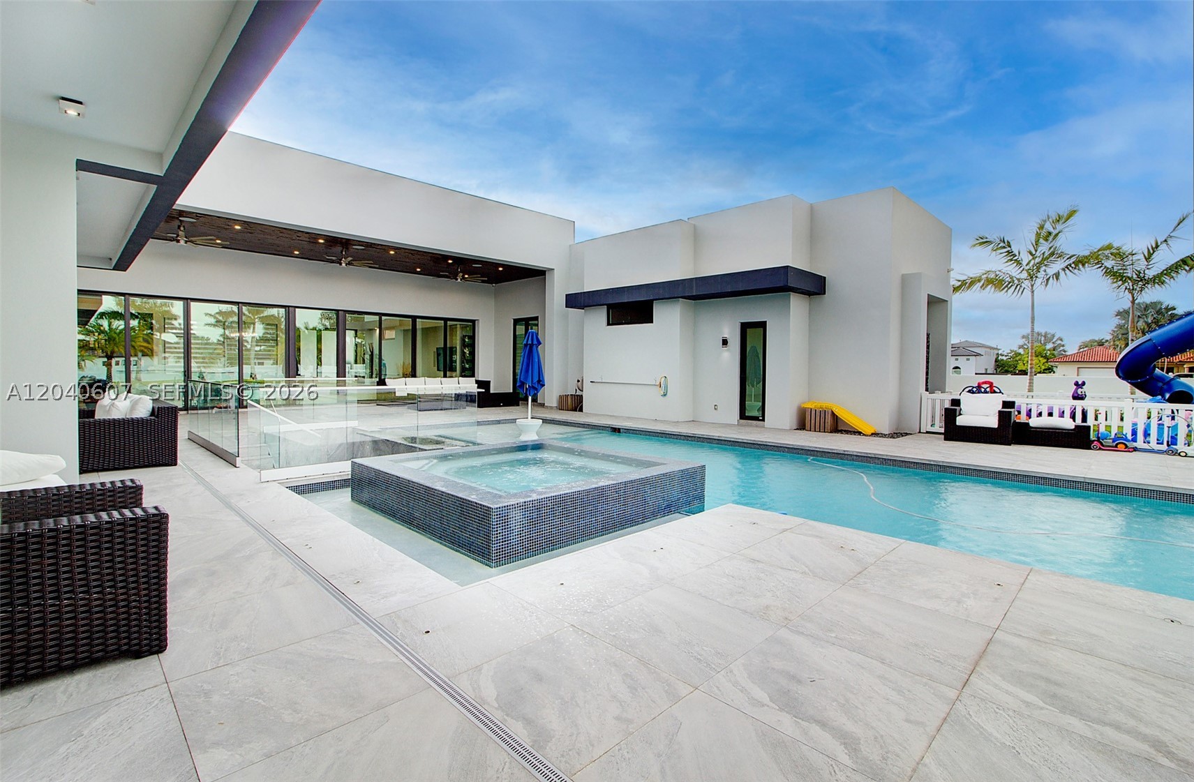 LOS JARDINES ESTATES - Residential