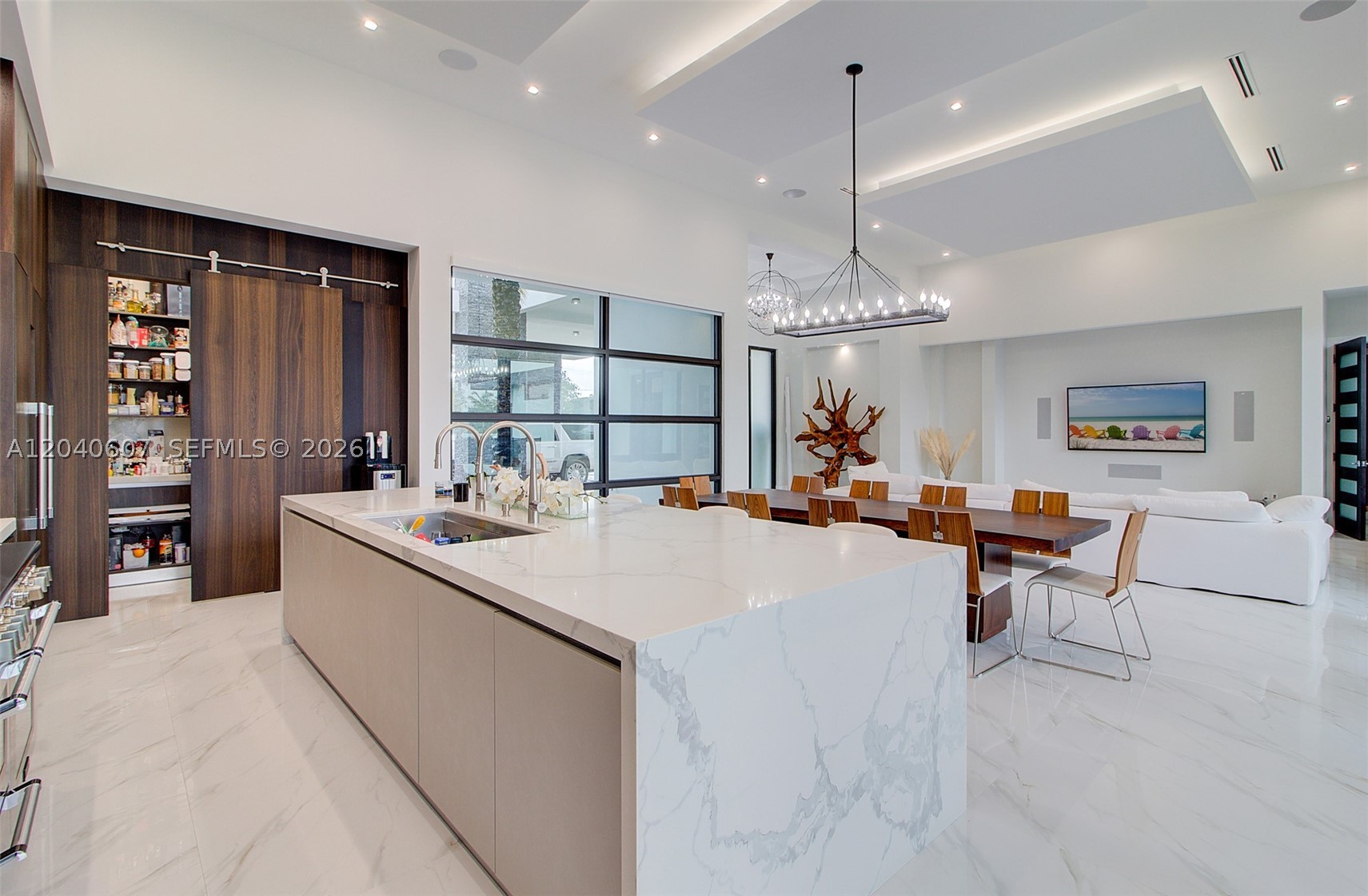 LOS JARDINES ESTATES - Residential