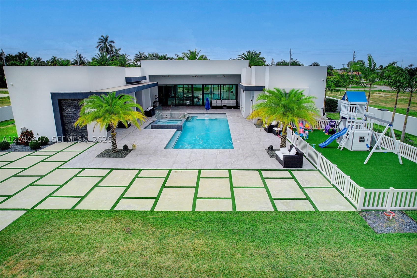 LOS JARDINES ESTATES - Residential