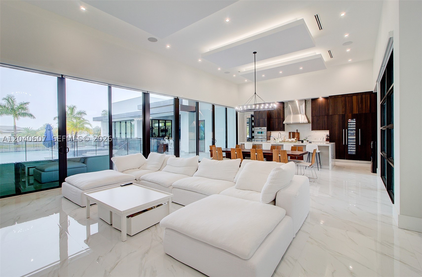 LOS JARDINES ESTATES - Residential