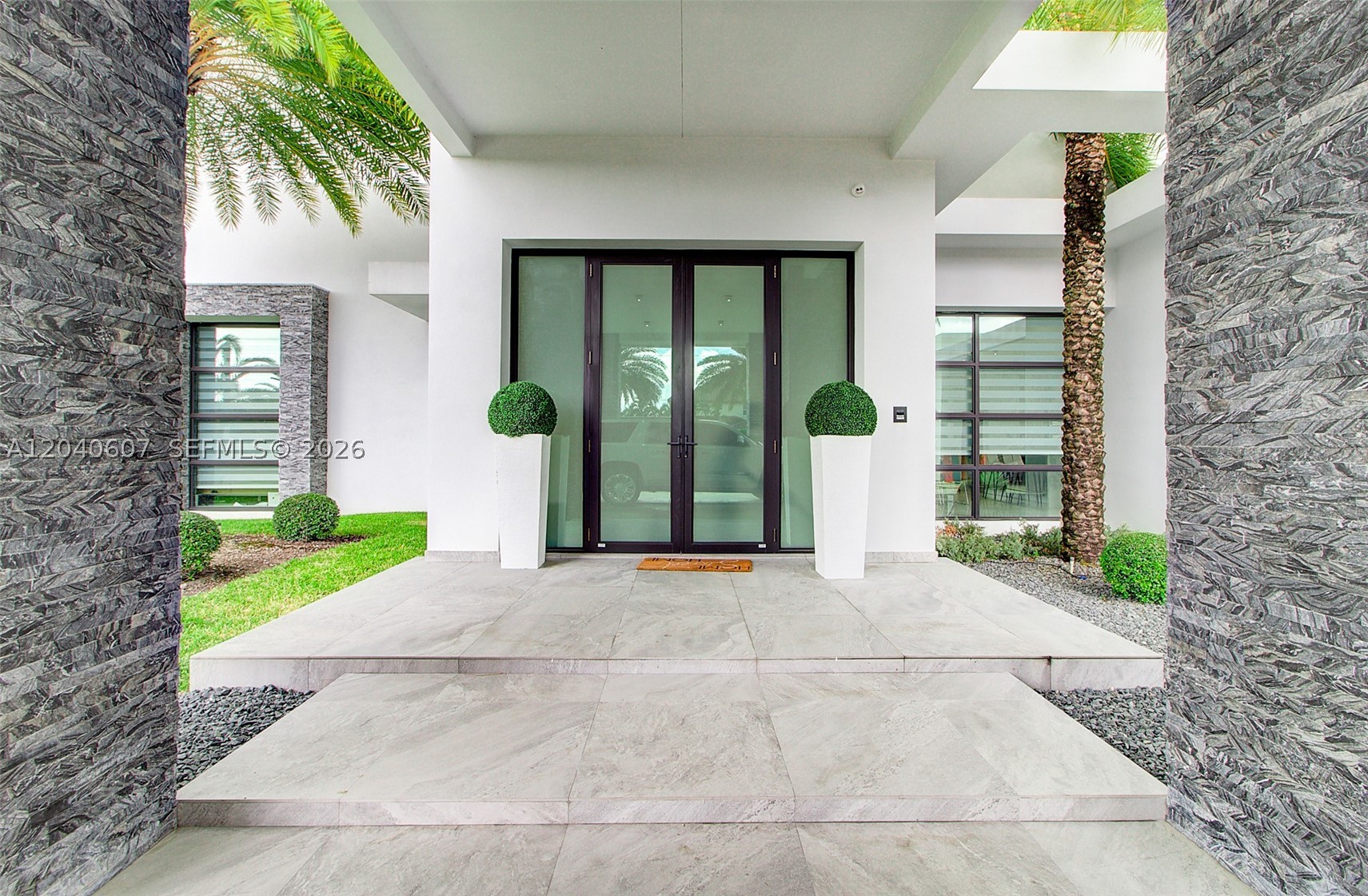 LOS JARDINES ESTATES - Residential