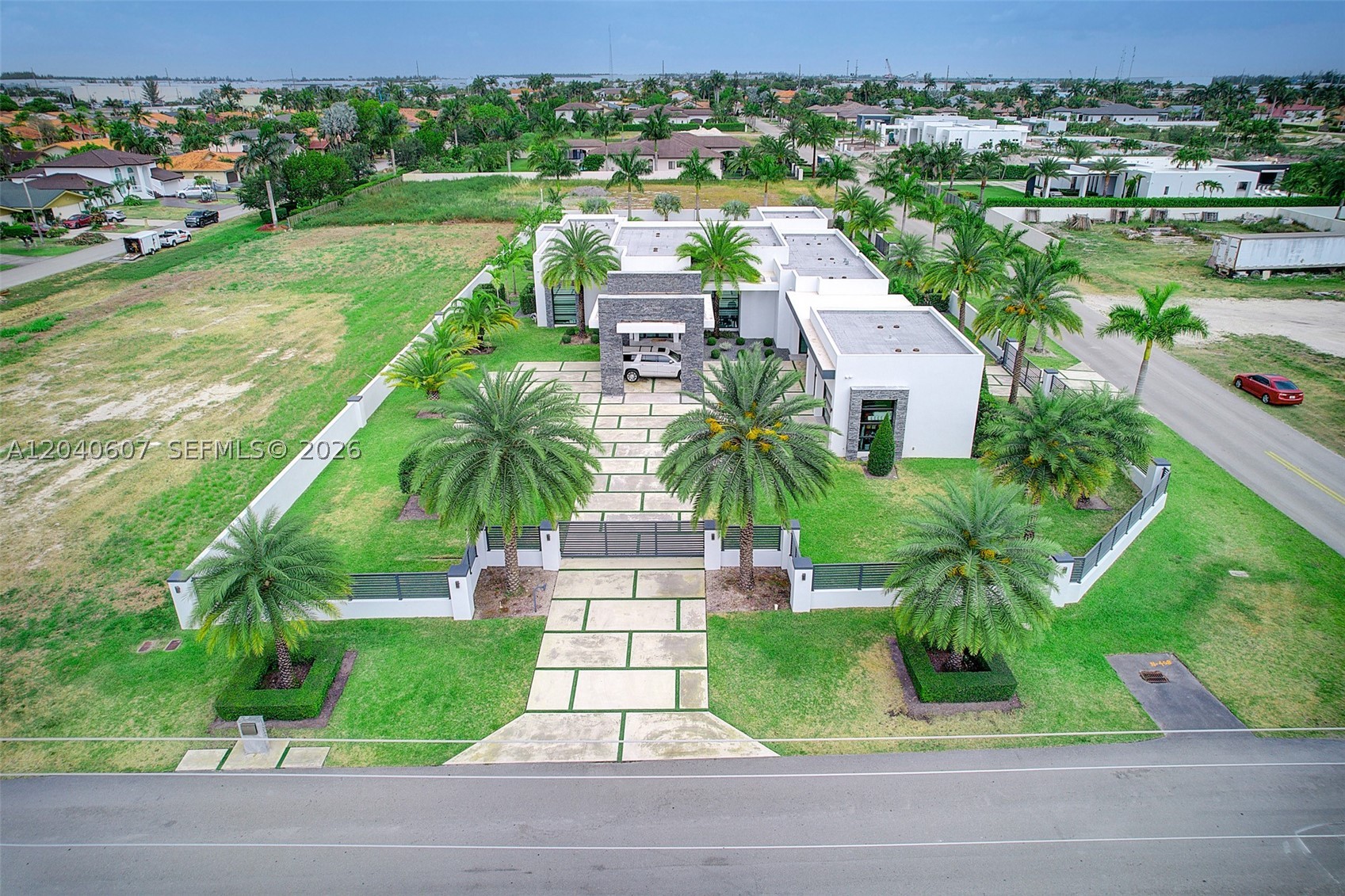 LOS JARDINES ESTATES - Residential