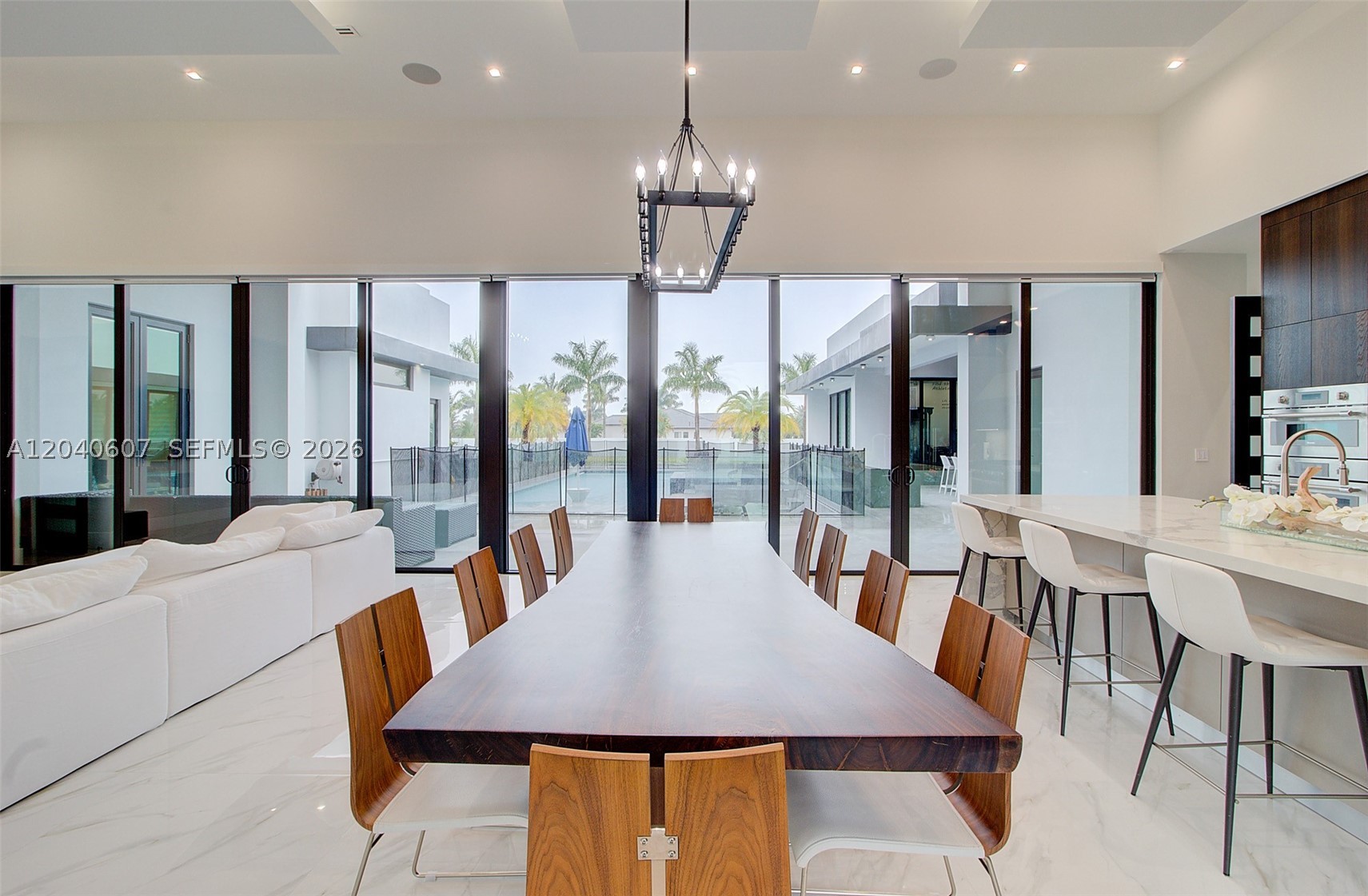 LOS JARDINES ESTATES - Residential