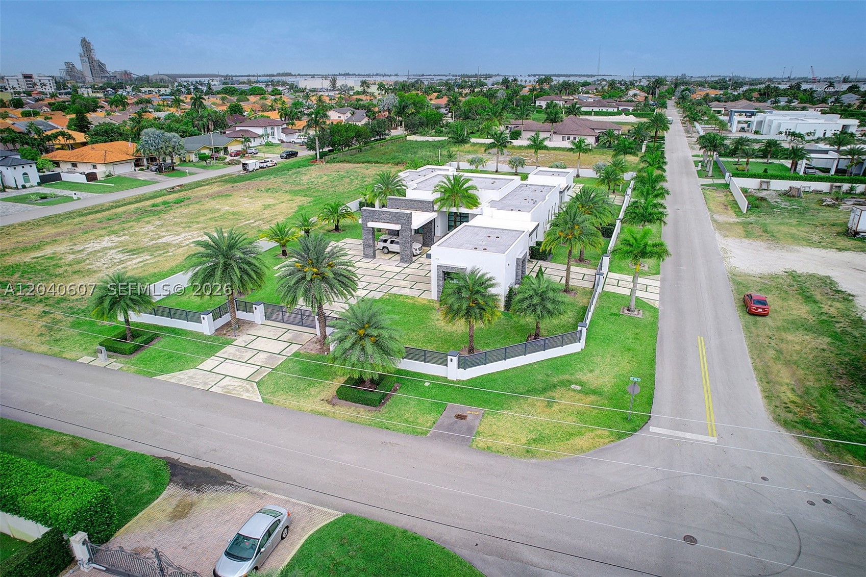 LOS JARDINES ESTATES - Residential