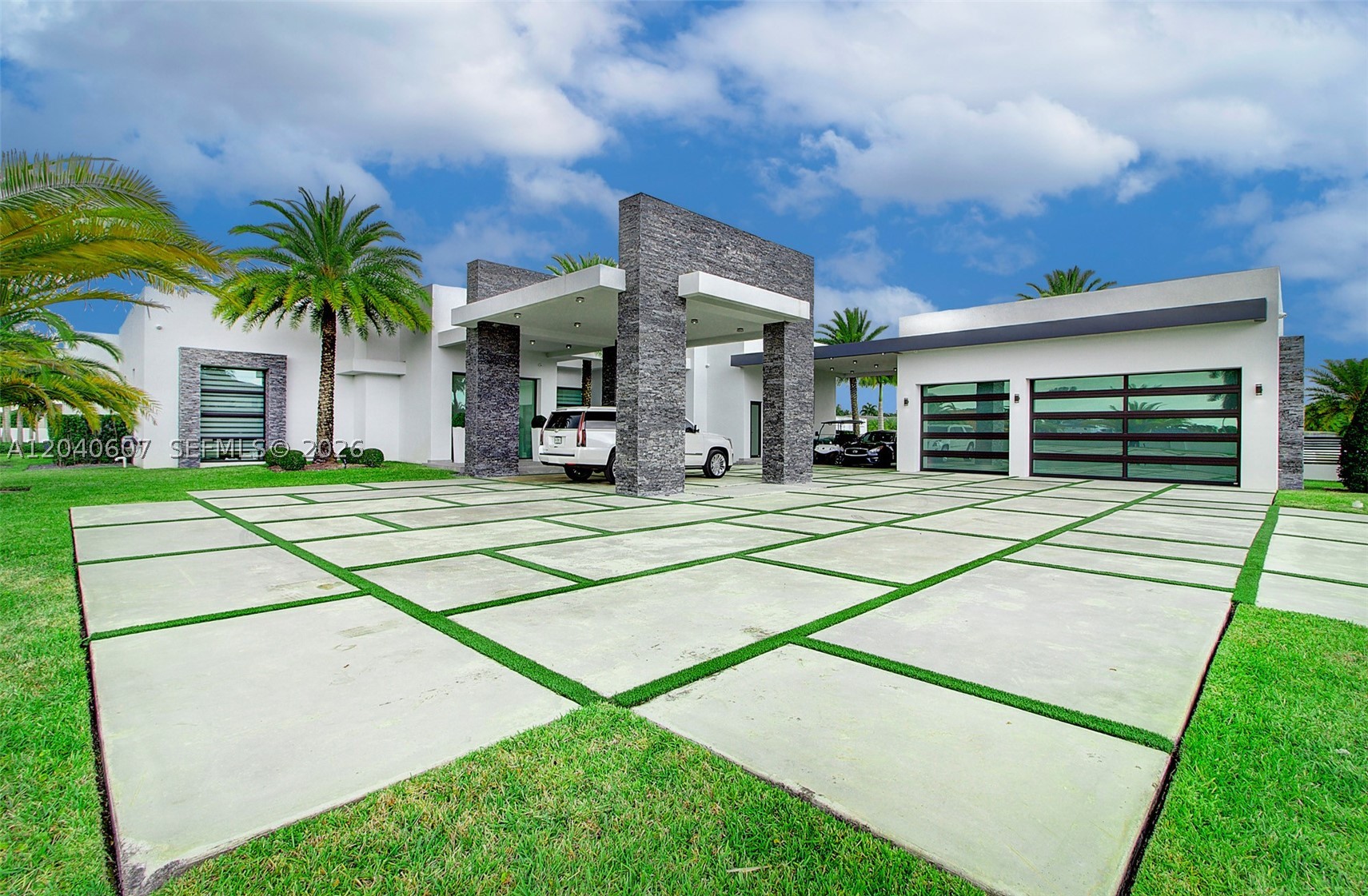 LOS JARDINES ESTATES - Residential