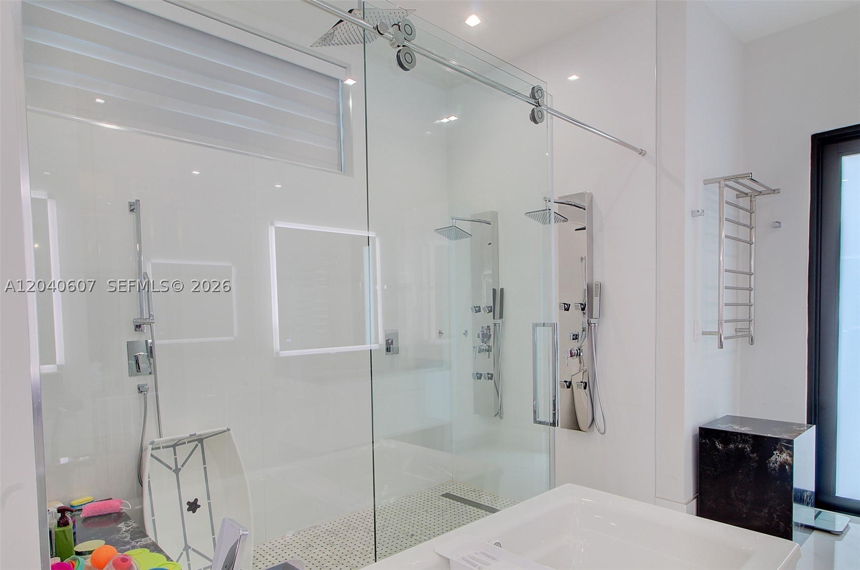 LOS JARDINES ESTATES - Residential