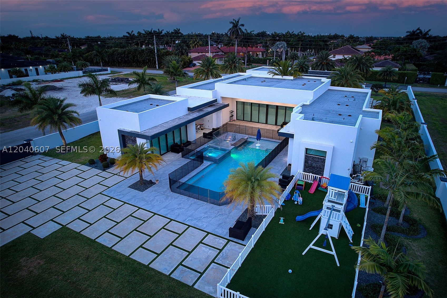 LOS JARDINES ESTATES - Residential