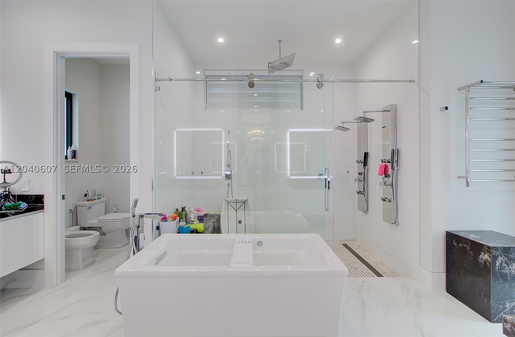 LOS JARDINES ESTATES - Residential