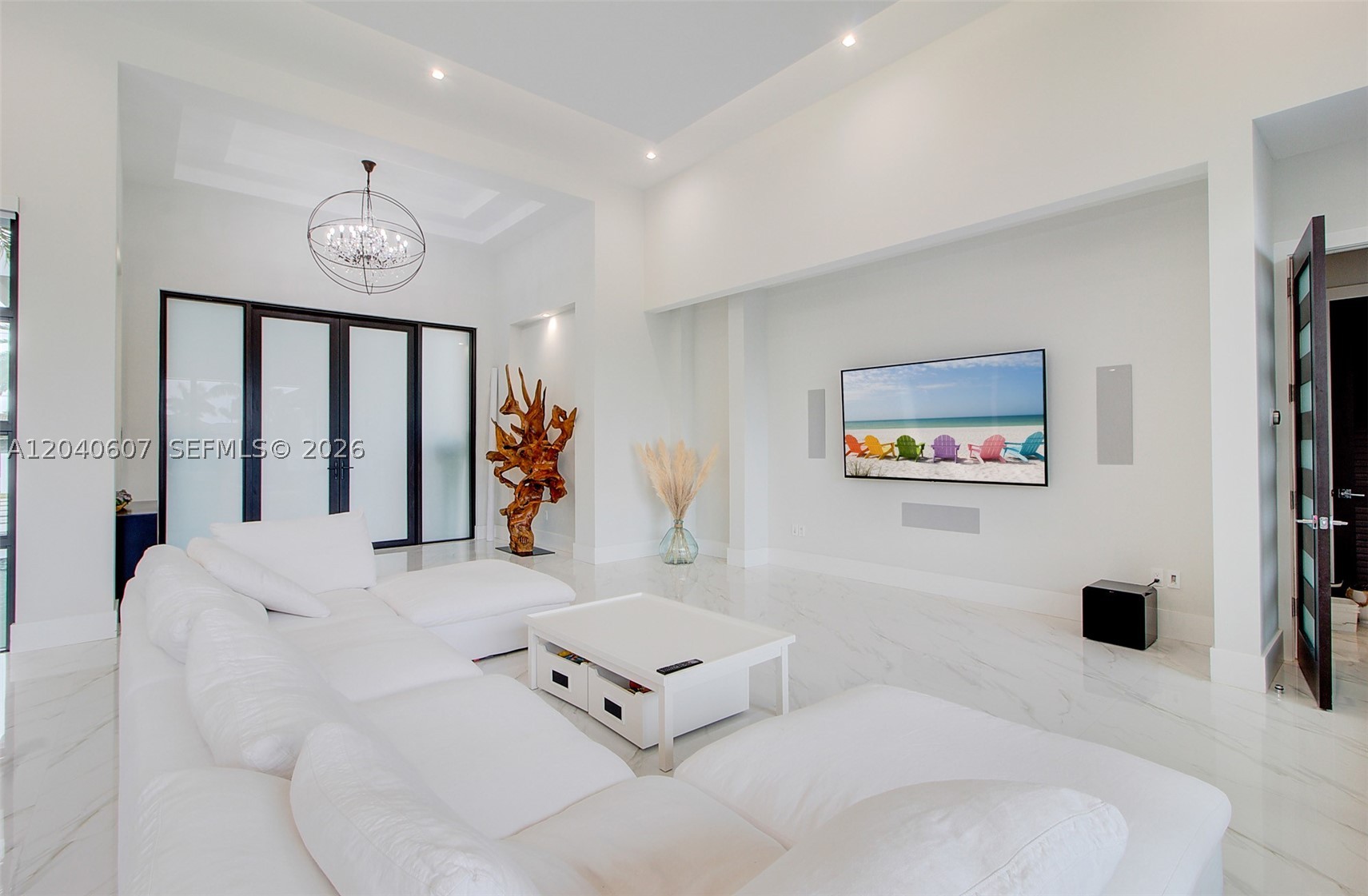 LOS JARDINES ESTATES - Residential