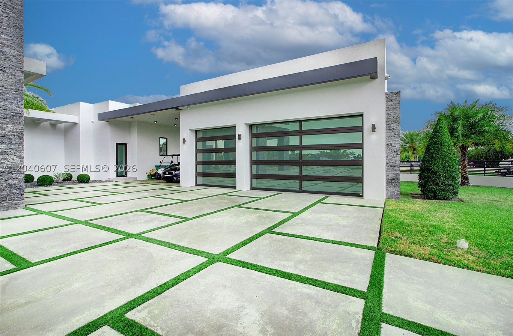 LOS JARDINES ESTATES - Residential