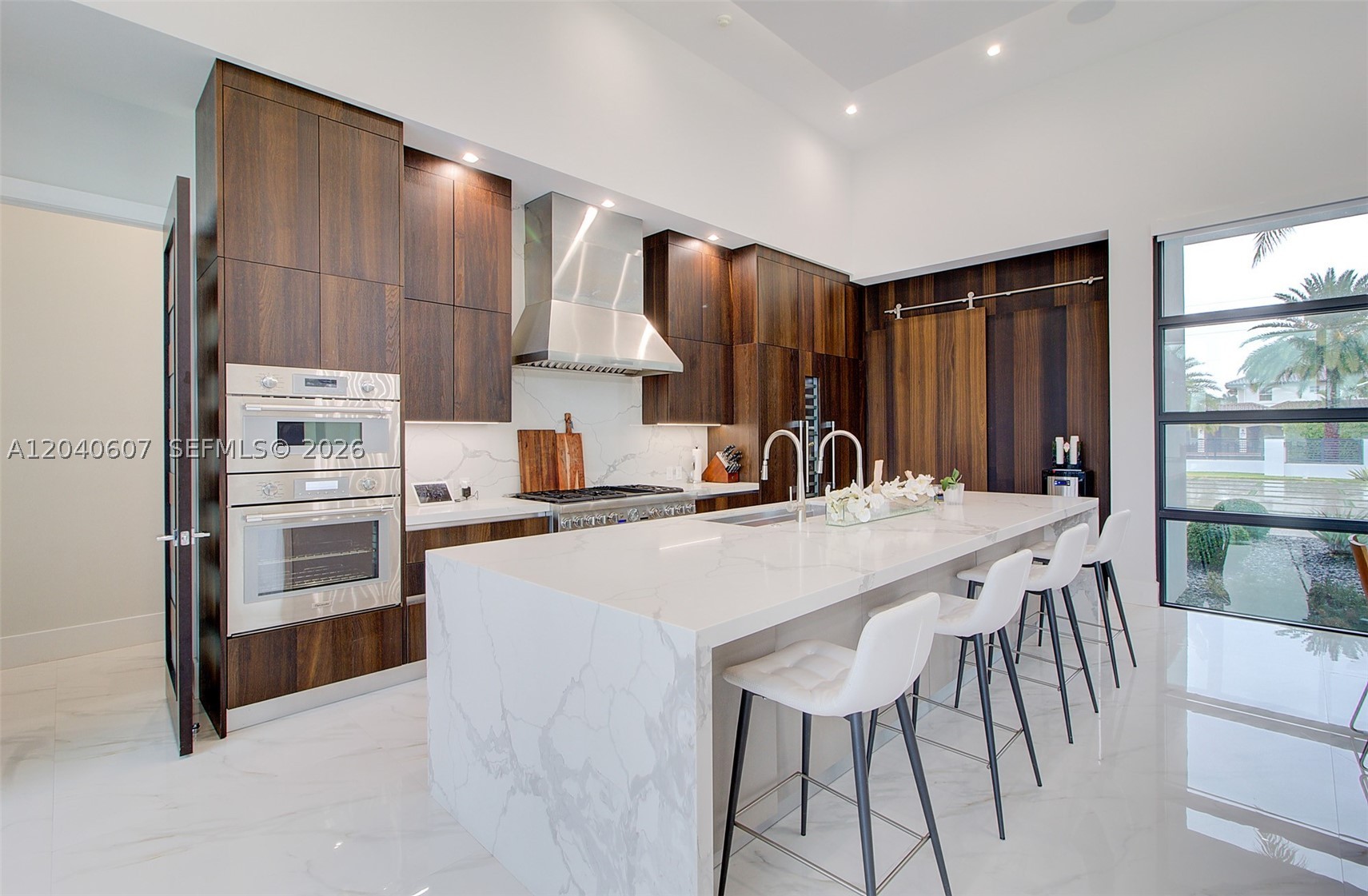 LOS JARDINES ESTATES - Residential