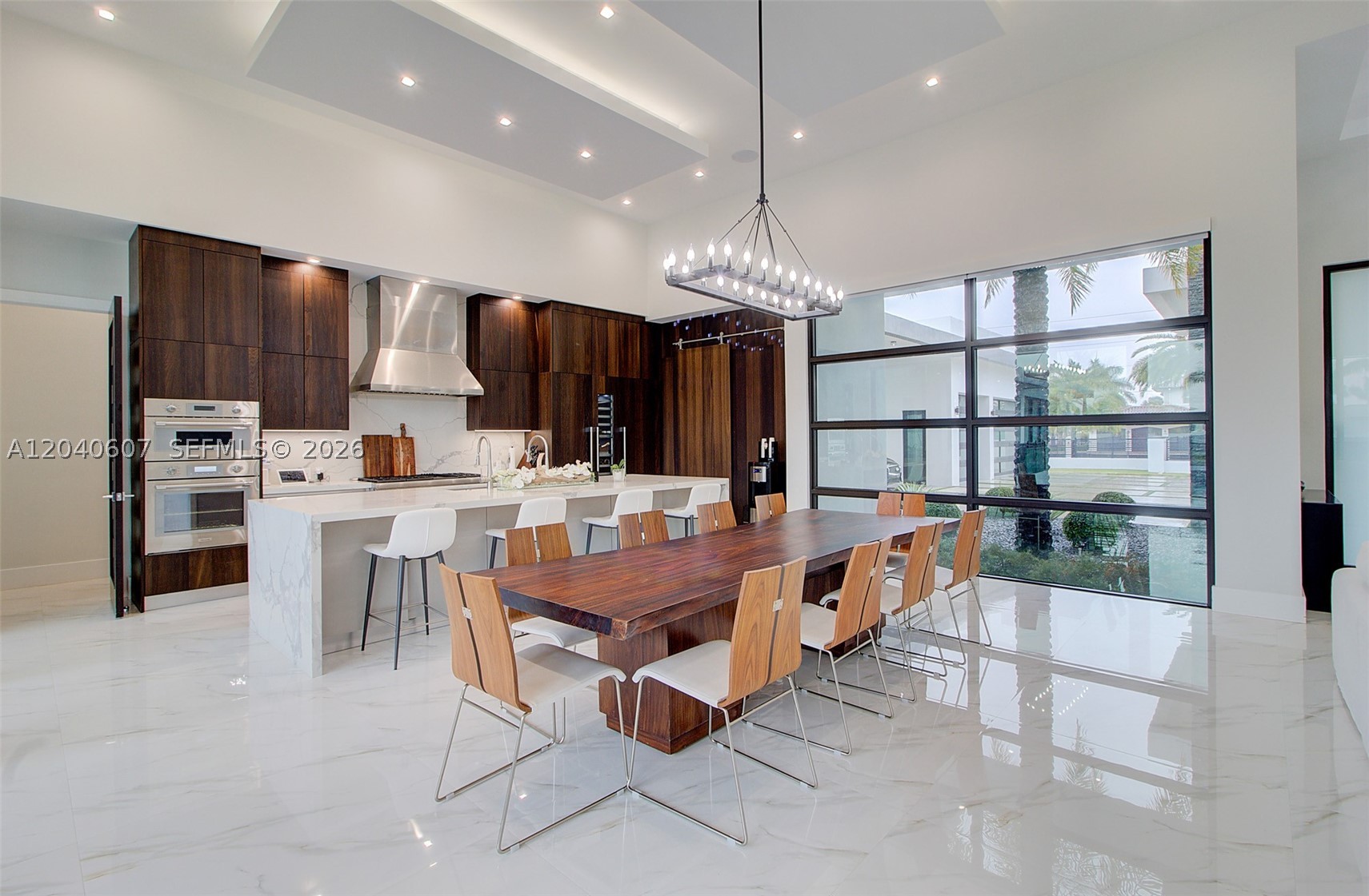 LOS JARDINES ESTATES - Residential