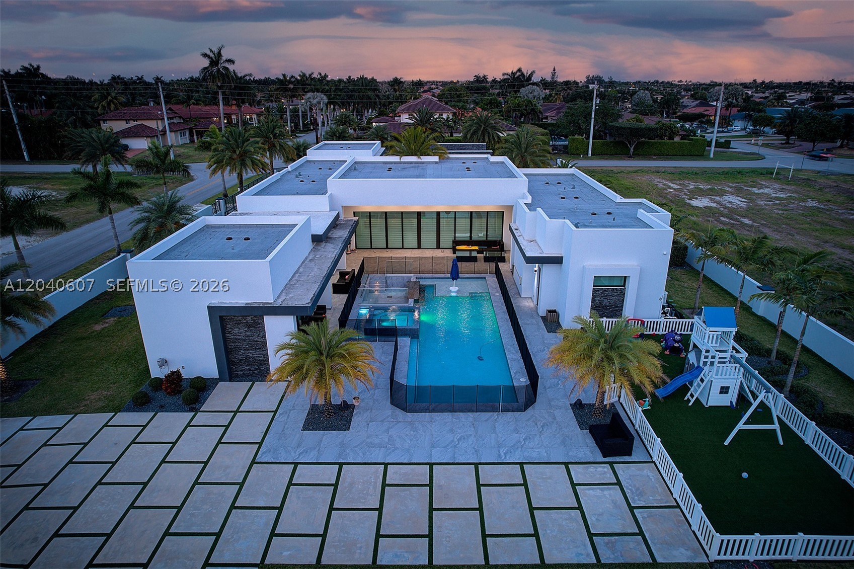 LOS JARDINES ESTATES - Residential