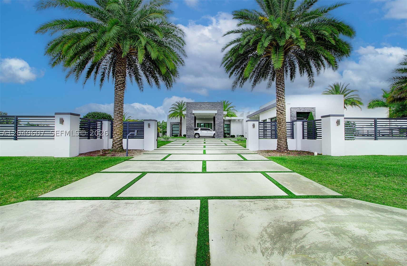 LOS JARDINES ESTATES - Residential