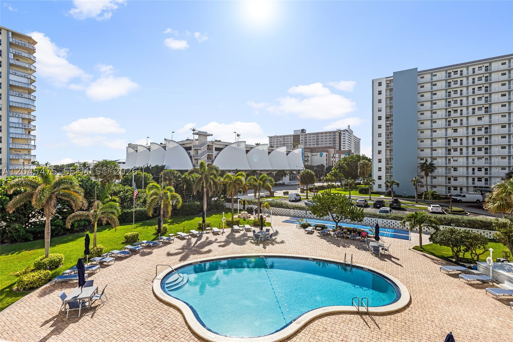 NASSAU HOUSE CONDOMINIUM - Residential