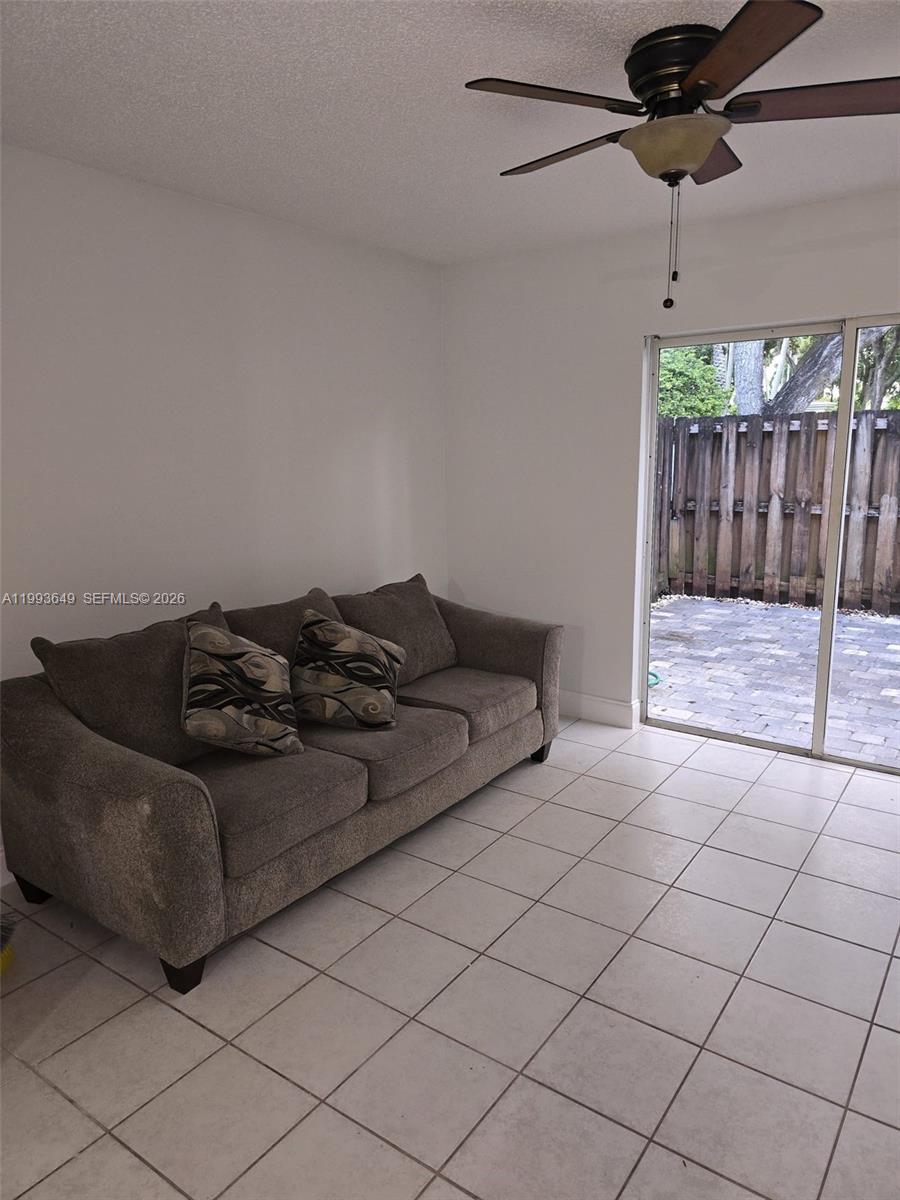 **Townhouses in an excellent location, perfect for first-time homebuyers or investors looking for a property with a great tenant already in place. Schedule your showing today.**