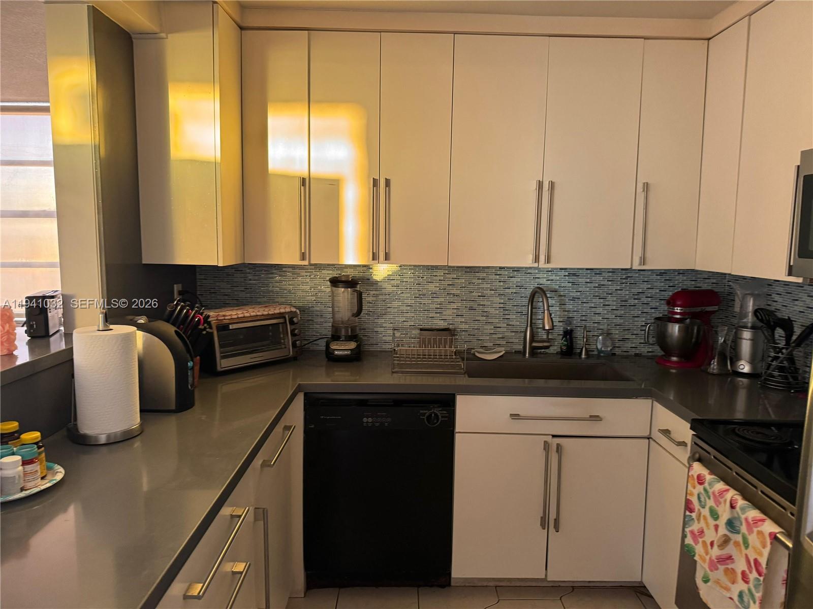 Spacious corner unit. 1,232 sq ft 2 bed/2 in a prime location! Features a large living and dining area, a spacious kitchen ,private balcony just renewed . The master suite includes bathroom and a large walk-in closet  Includes 1 assigned parking space. Conveniently located near restaurants, shops, and Aventura Mall. The building offers top amenities: heated pool, fitness center, sauna, 24-hour security, and concierge. Basic cable and water included. 20% down payment required.
Furniture included at no cost