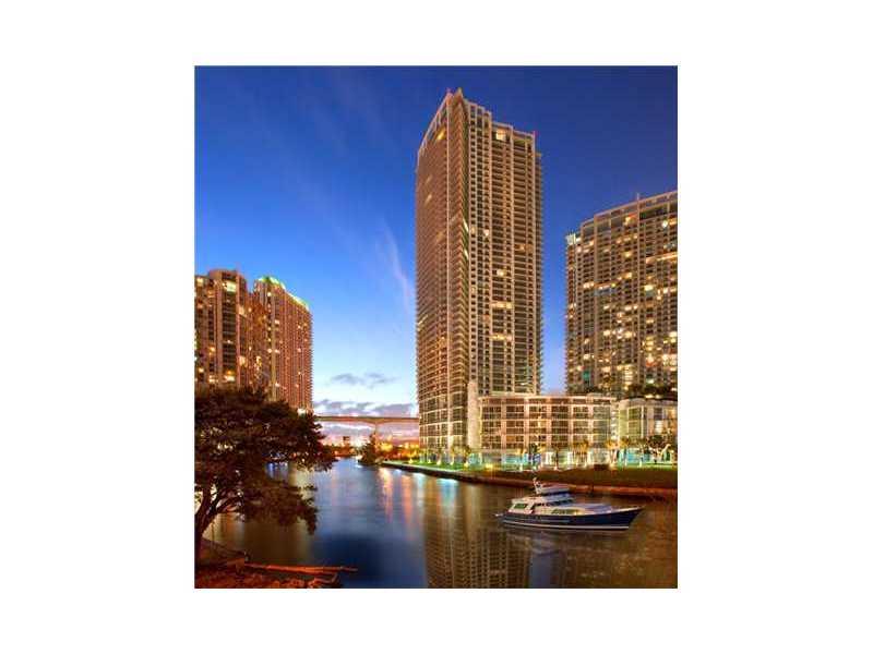 Great unit in a Fashion building, will be among the elite people of Miami..!!