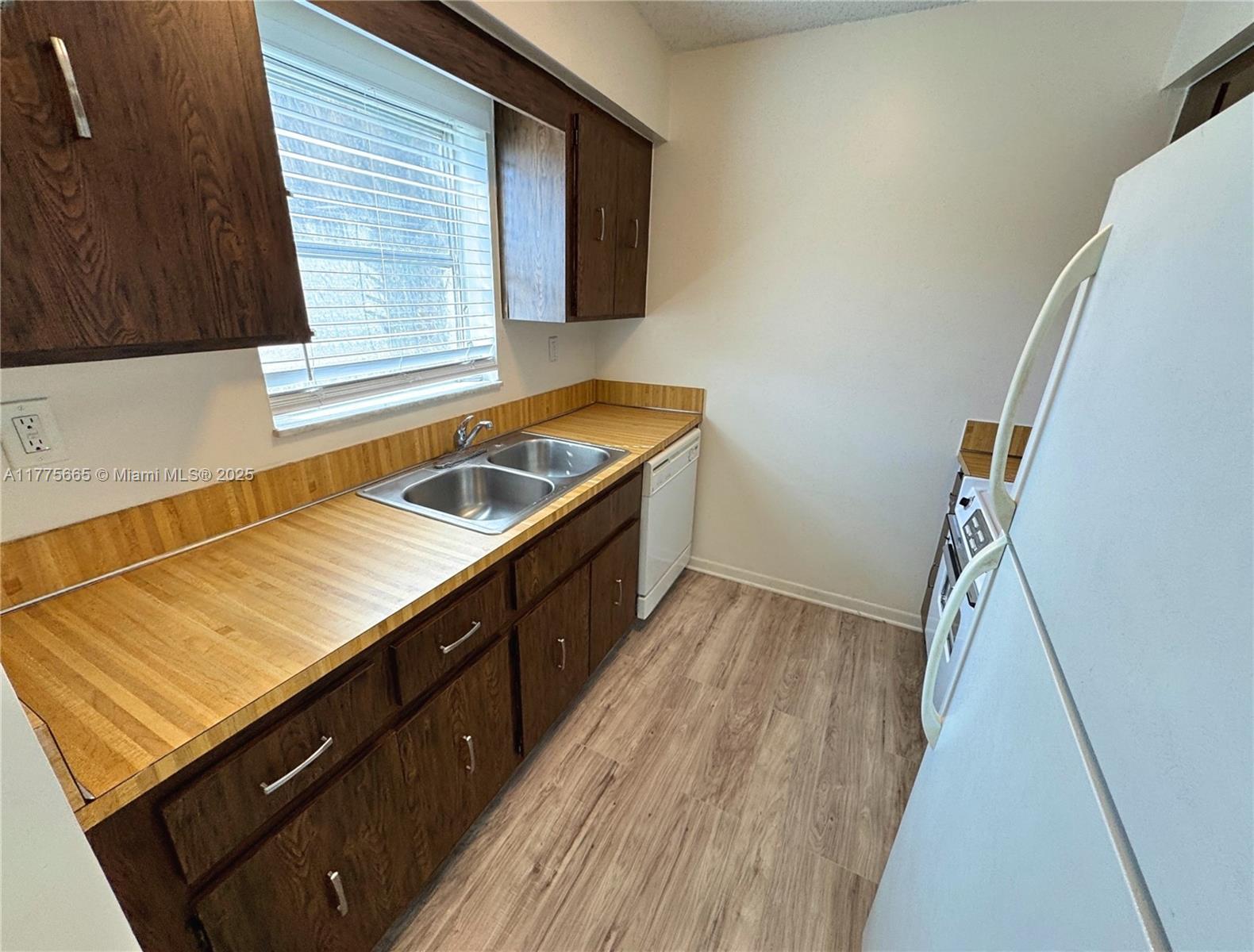 BEULALAND - Residential Lease