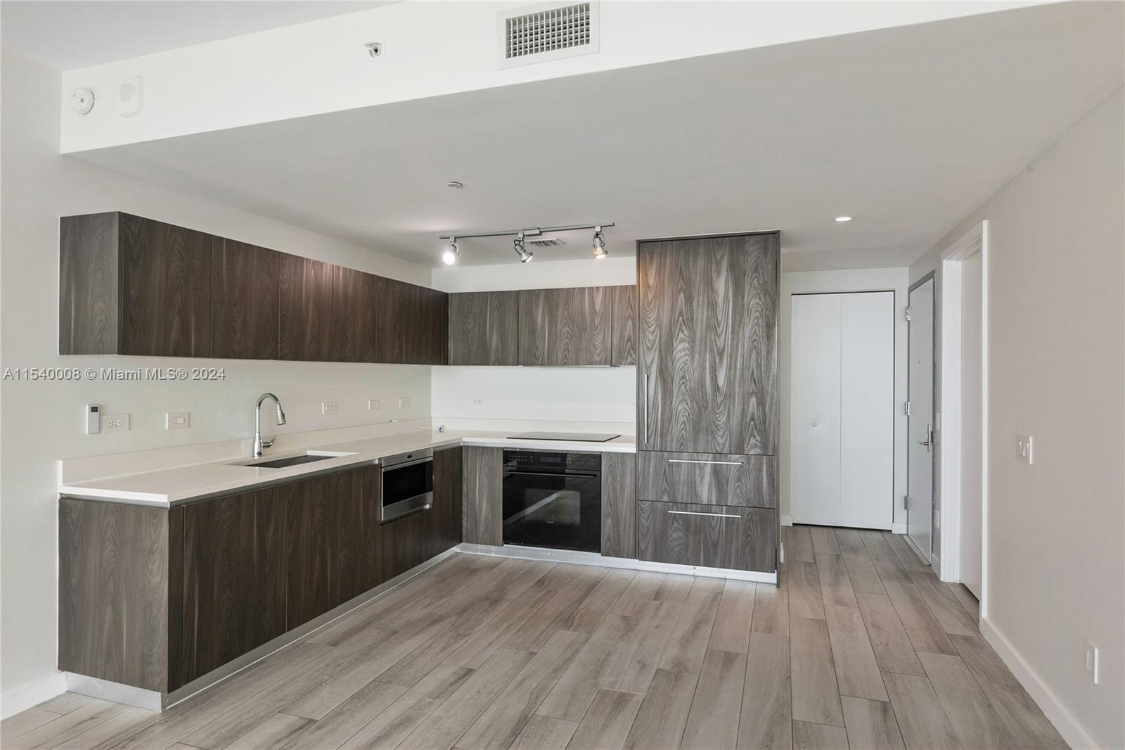 ONE PARAISO CONDO - Residential