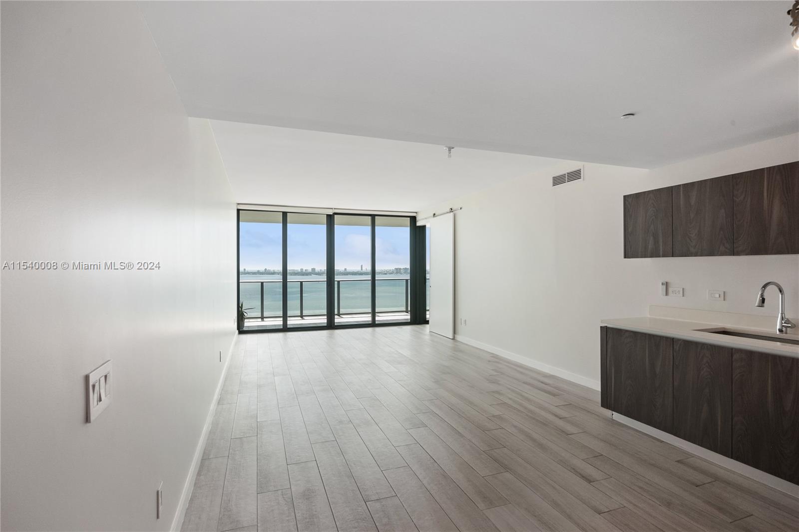 ONE PARAISO CONDO - Residential
