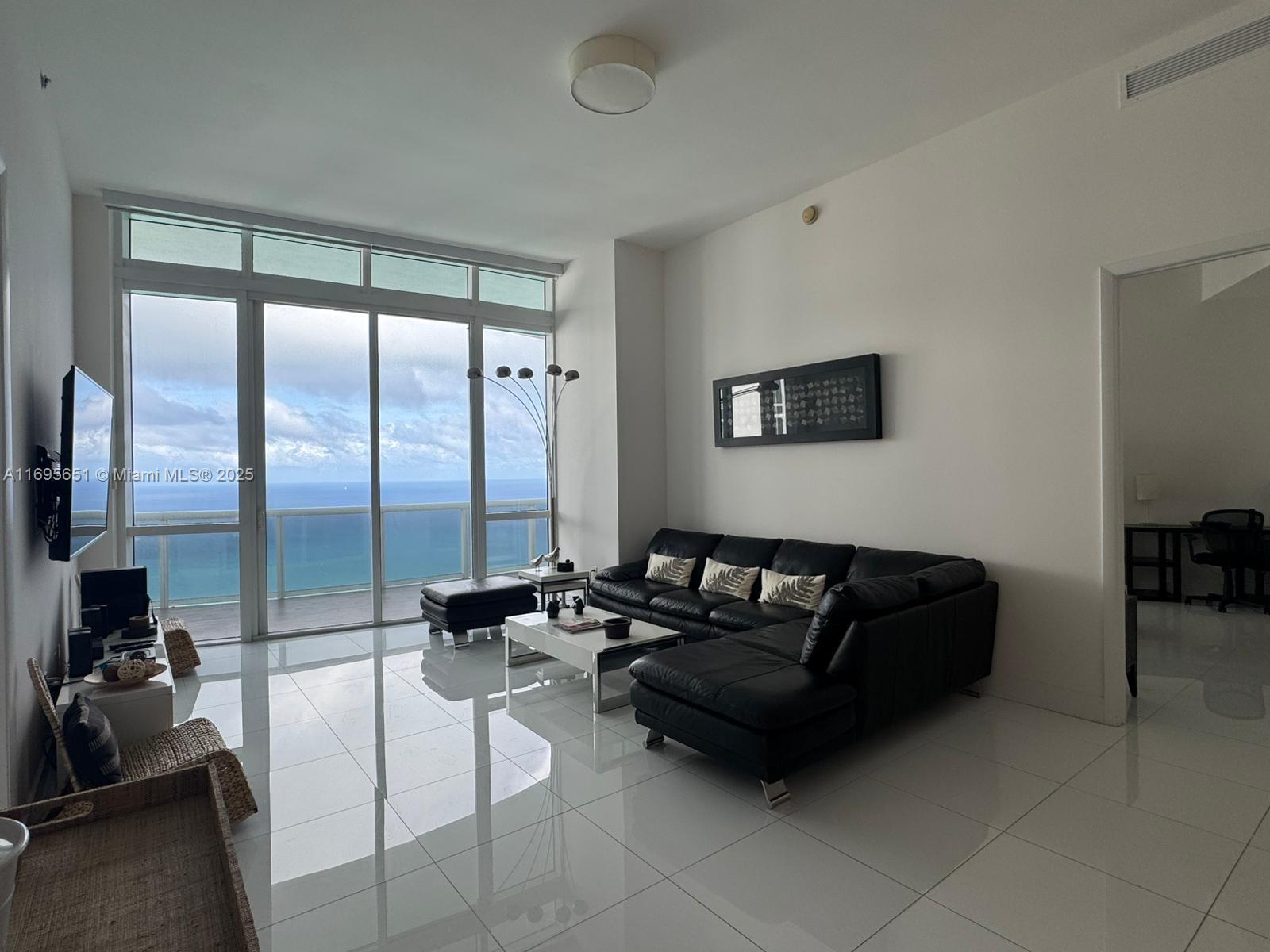 TDR TOWER III CONDO - Residential