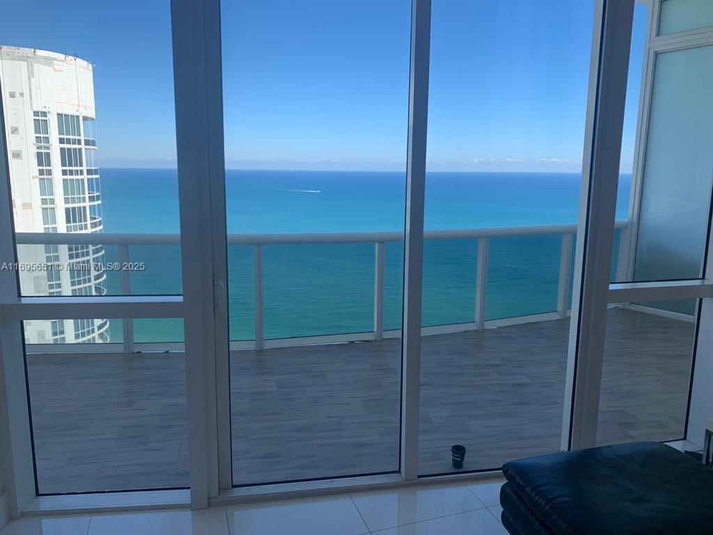 TDR TOWER III CONDO - Residential