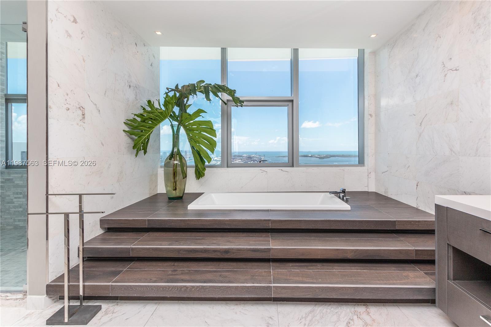 PARAMOUNT MIAMI WORLDCENT - Residential